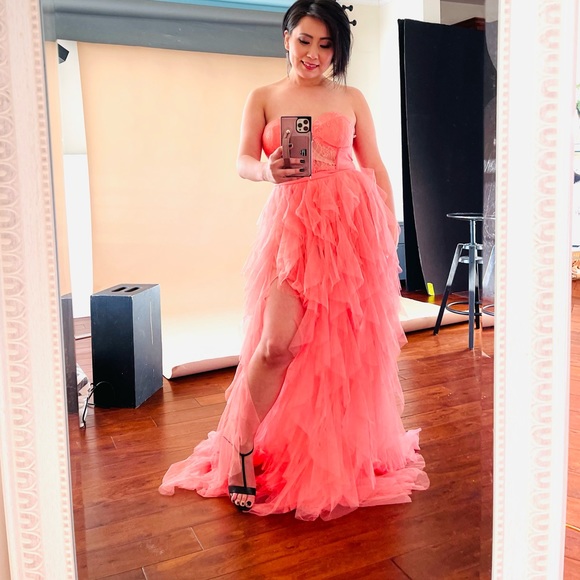 Edgy and modern gown - Picture 1 of 12